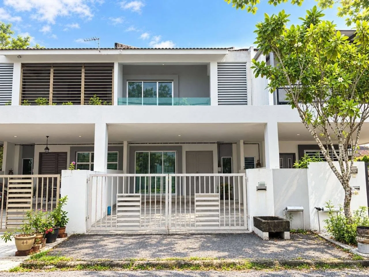 Halaman Ampang Gunung Rapat Double-Storey Terrace — For Sale
