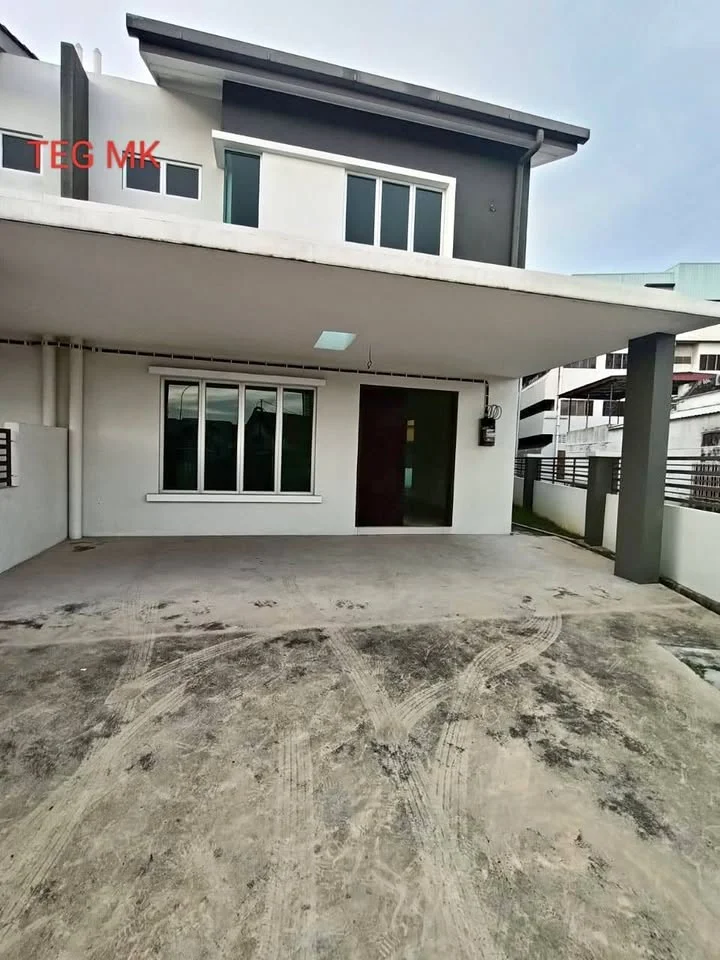 Taman Bandar Klang End Lot Double Storey House for Rent