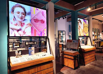 Hoot Optical Dataran Pahlawan