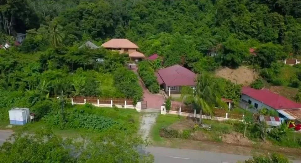 Tanah Kampung Bukit Lembu dengan Rumah untuk Dijual