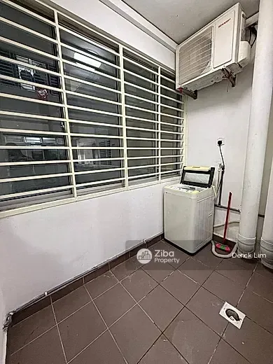 Apartmen Lengkap Perabot Larkin Heights, Jalan Idaman — Untuk Dijual