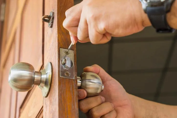 AL-MUQADDIMAH LOCKSMITH (TUKANG BUKA KUNCI)