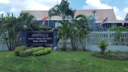 Pejabat Daerah dan Tanah Langkawi
