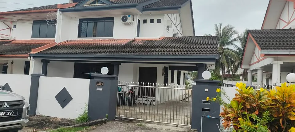 Rumah Berkembar Dua Tingkat Berhampiran Pujut 7, Miri — Untuk Disewa