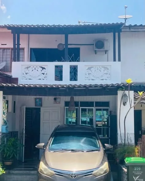 Rumah Teres Dua Tingkat Taman Langkawi yang Diubah Suai untuk Dijual