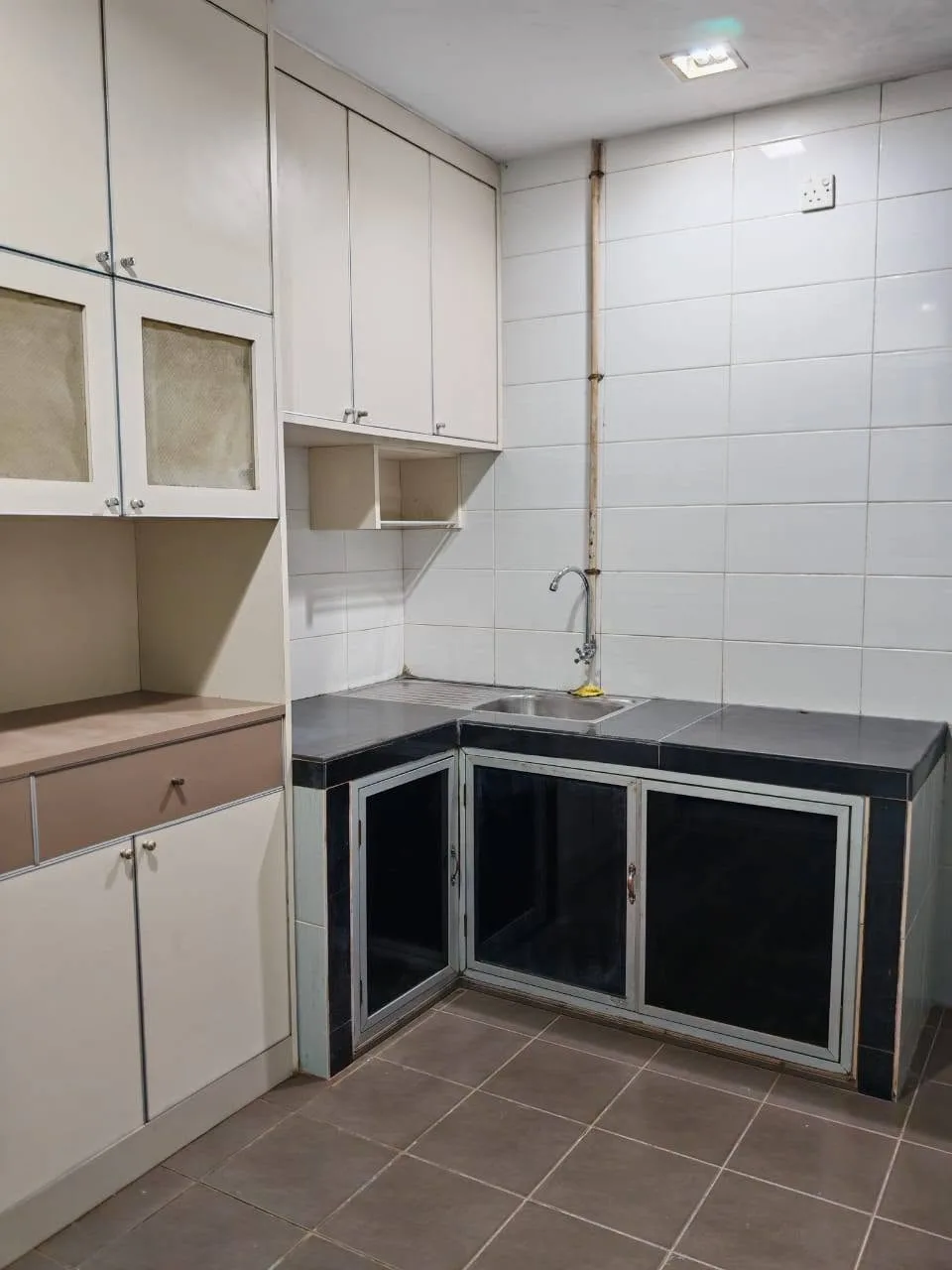 Apartmen tingkat satu Blok M Mutiara untuk dijual, Labuan