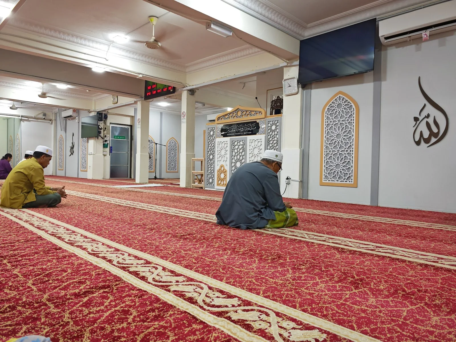 Madrasah Raudhatul Muttaqin Mosque