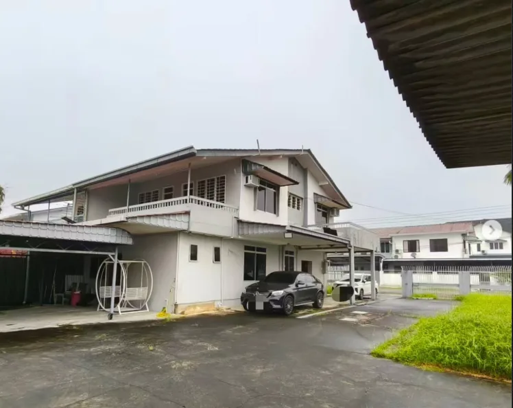 Jalan Bunga Teratai Double-Storey Semi-Detached House — For Sale
