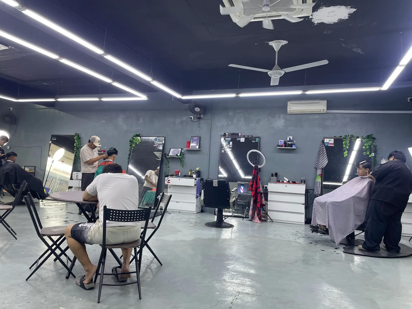 Detail Barber & Cafe