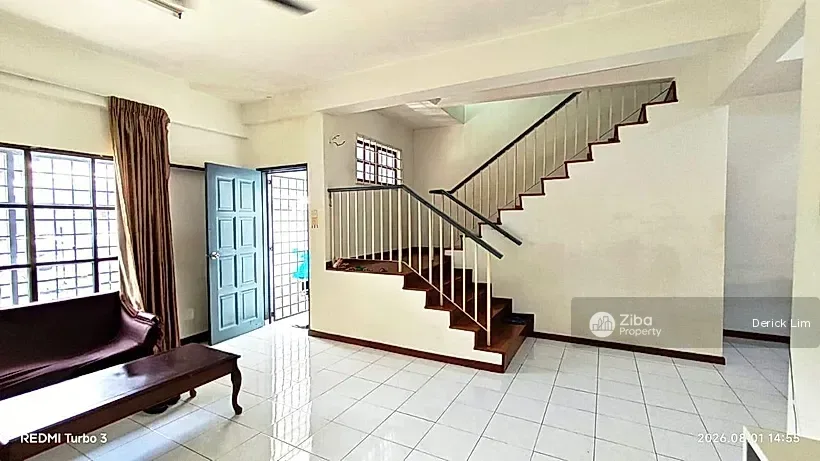 Rumah Teres Dua Tingkat Jalan Rumbia, Taman Daya — Untuk Dijual