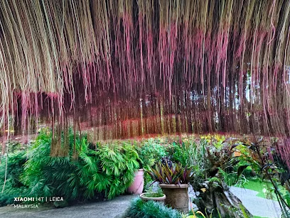 Secret Garden • 1 Utama
